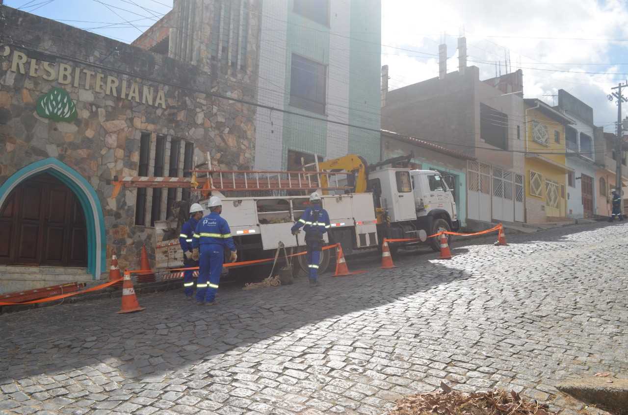 Camacã: Coelba inicia a troca de fiação e rede elétrica em pontos estratégicos da cidade
